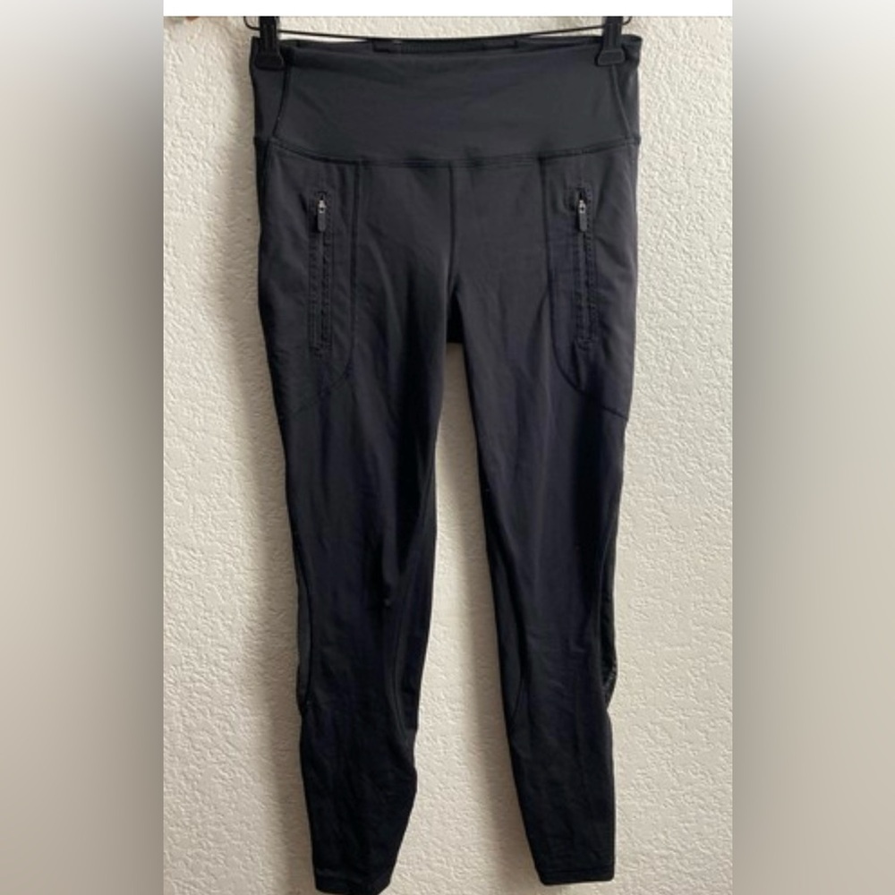 Lululemon black legging Zipper Pockets size 4